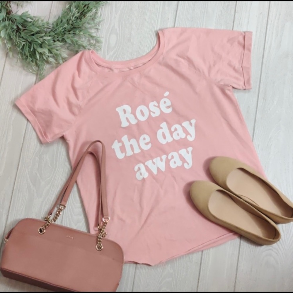 Pink sweater  tee 🍷